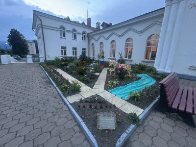 Несмотря на непогоду-клумба готова!